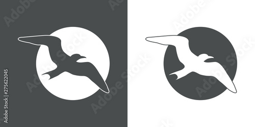 Logotipo abstracto con gaviota en espacio negativo en circulo gris y blanco