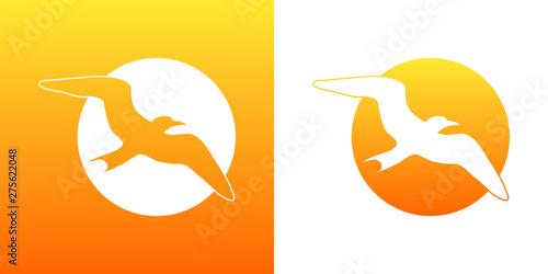 Logotipo abstracto con gaviota en espacio negativo en circulo naranja y blanco