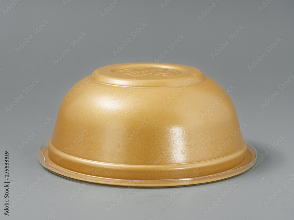 Fototapeta premium disposable dishes for fast food. bowl with lid and fork. on gray background