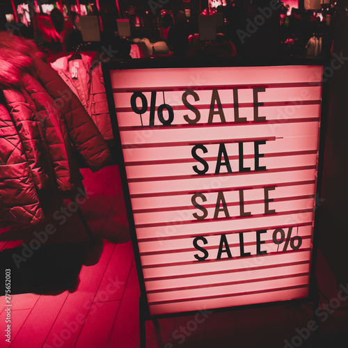 Obraz na płótnie Stylish vintage sign. SALE in a showcase of a clothing store. Beautiful red lights w salonie