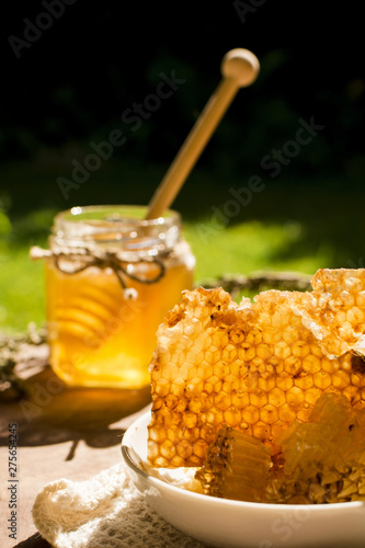 Honey jar with honeycomb