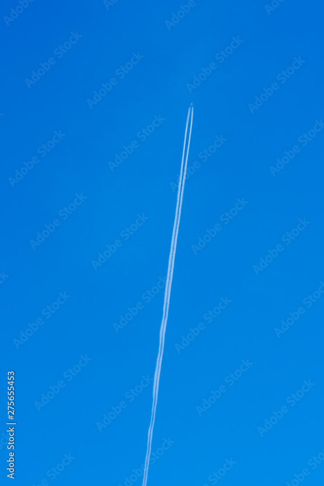 春の青空に飛行機雲 4/28撮影 春の青空に飛行機雲 4/28撮影