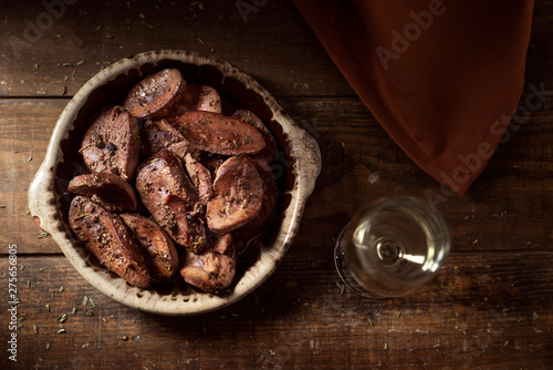 Valokuva rinones al jerez, a spanish recipe of kidney