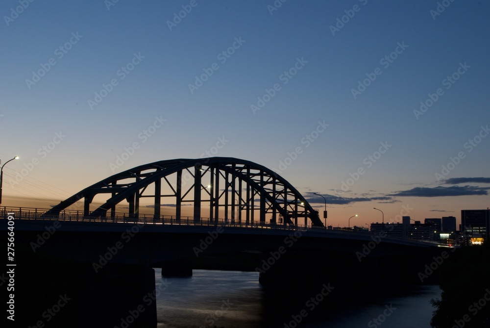 夕暮れの橋