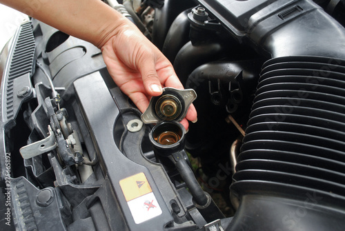 Car radiator system Maintenance of opening the radiator cap Car cooling system.