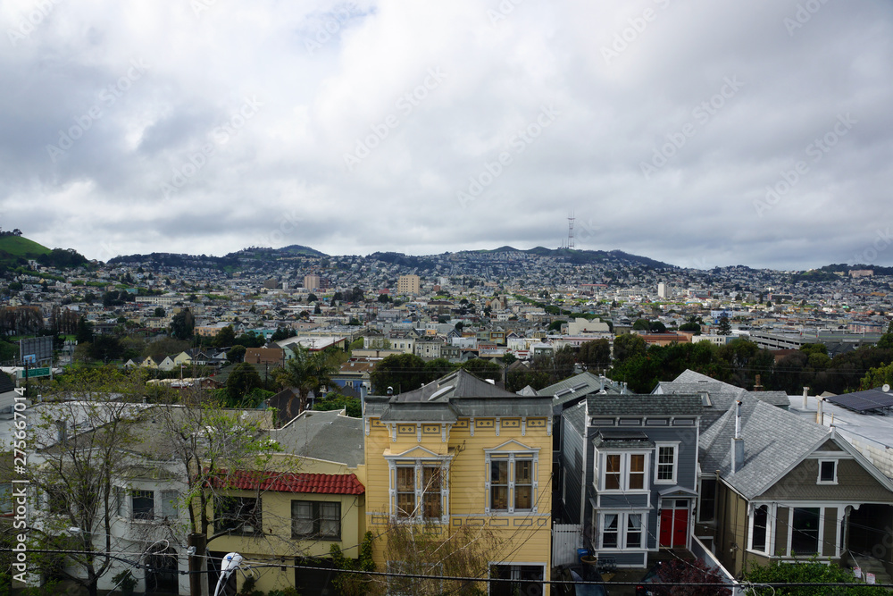 Obraz premium Aerial view of Houses, Cars. Cityscape, streets, and mountians of San Francisco