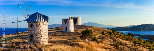 Obraz na płótnie Bodrum, Turkey - sunset panorama with old windmills