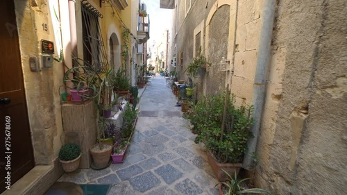 Italy, Sicily, Syracuse : Ortigia Old Town typical street