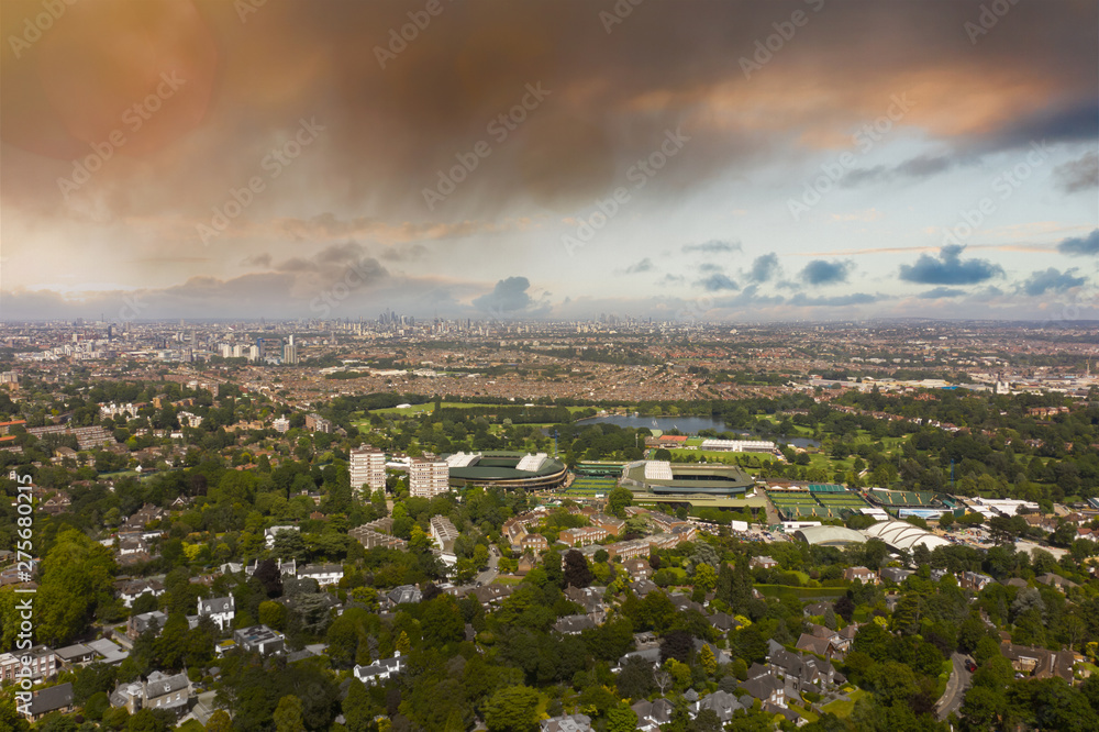 Ταπετσαρία Wimbledon and central London aerial view of houses, streets and city skyline
