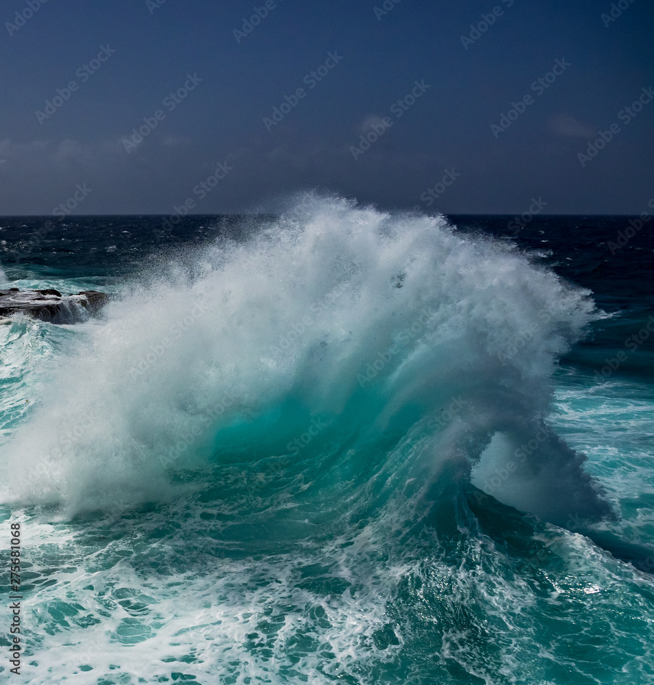 Fototapeta premium Crashing waves at Shete Boka National park, curacao