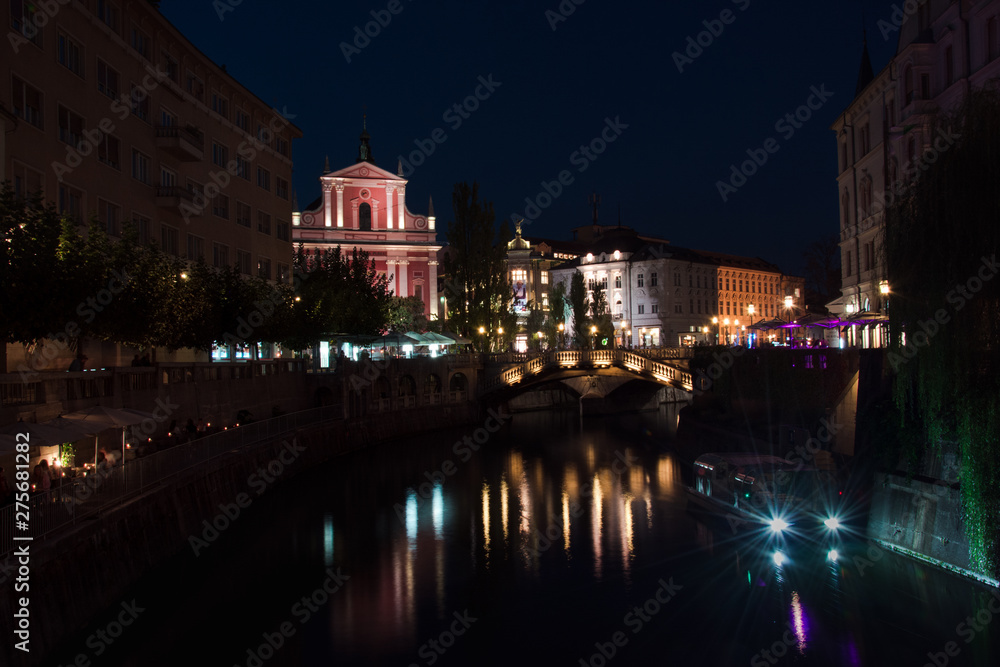 Triple brigdge in Ljubljana at night