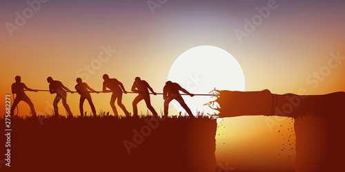 Concept du travail d’équipe pour apporter une solution, avec un groupe d’homme qui crée un pont de fortune au dessus d’un gouffre, à l’aide d’un tronc d’arbre tiré par une corde.