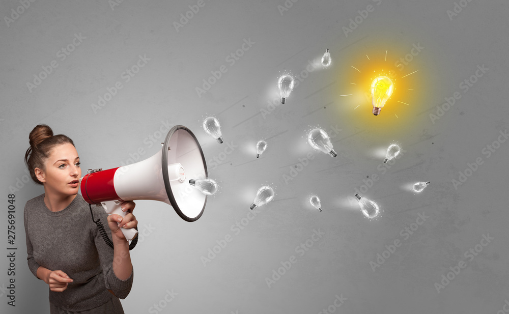 Person talking in megaphone with bulb, new idea concept
 - obrazy, fototapety, plakaty 