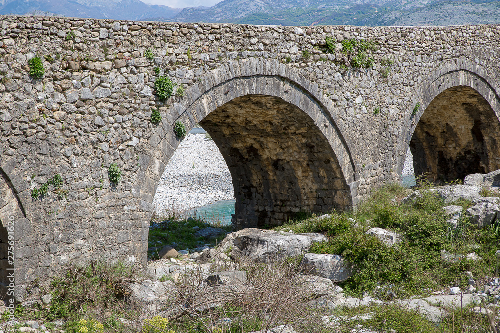 Brücke von Mes / Messi bei Shkoudra in Albanien