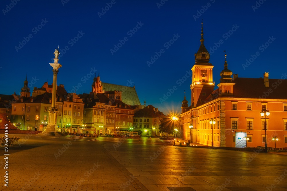 nocny widok placu zamkowego, Zamku Królewskiego, kolumny króla Zygmunta, katedry i starówki