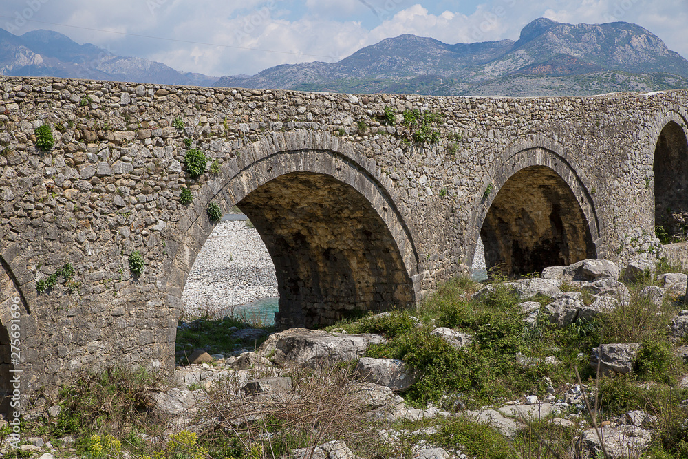 Brücke von Mes / Messi bei Shkoudra in Albanien