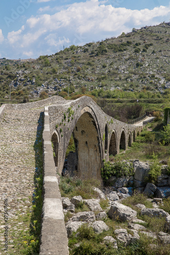 Brücke von Mes / Messi bei Shkoudra in Albanien photo