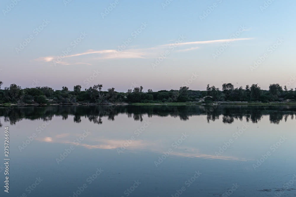 Naklejka premium sunset over lake