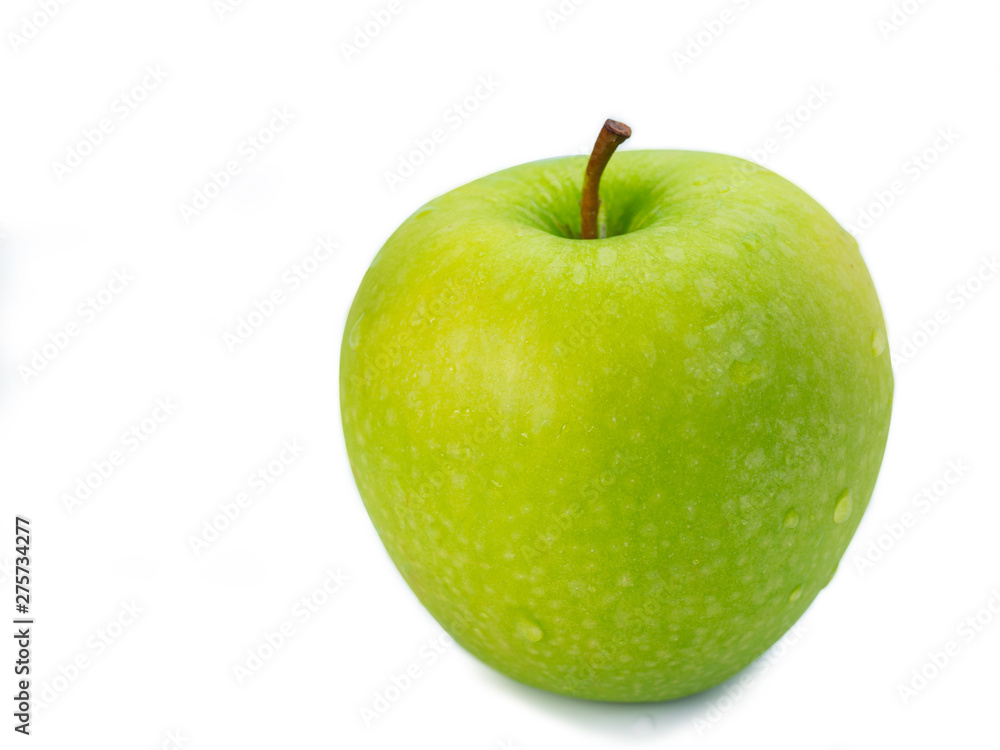 Green apple on white background. (clipping path)