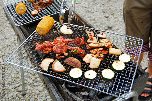 バーベキューで並べた食材