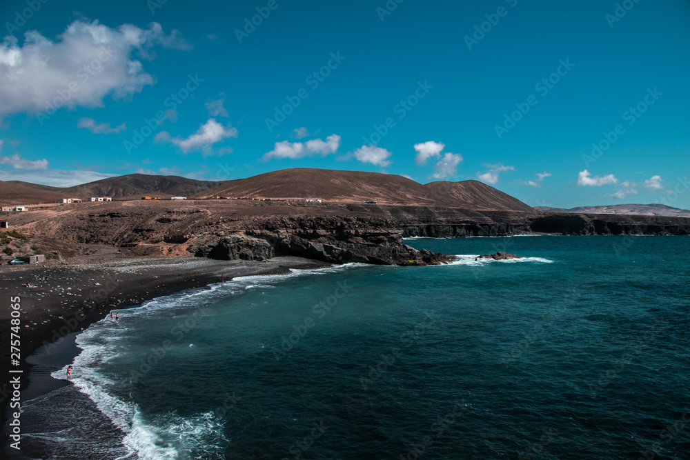 sea and rocks