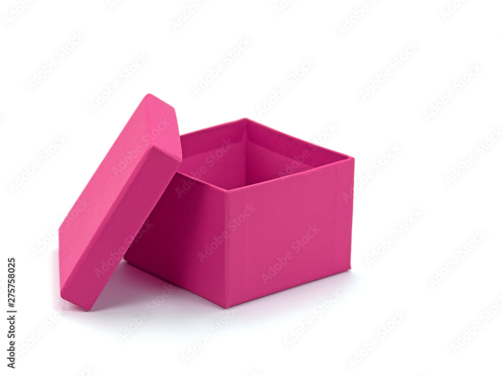 Violette Pappschachtel vor weißem Hintergrund Violette Pappschachtel vor weißem Hintergrund