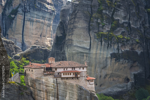 Εκτύπωση καμβά Roussanou monastery in Meteora valley