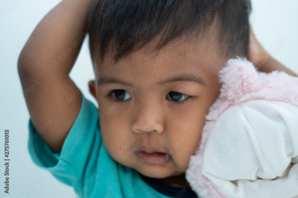 Baby has an allergic reaction to the eye, Urticaria in food allergy patien Baby has an allergic reaction to the eye, Urticaria in food allergy patien