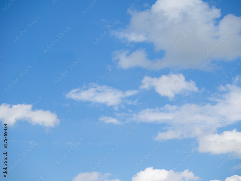 Obraz premium Clouds in the blue sky