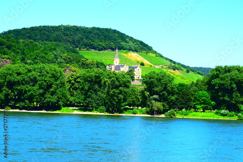 Blick über den Rhein auf Bad Hönningen photo