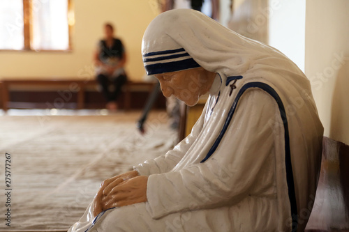 Konstfotografi Statue of Mother Teresa in the chapel of the Mother House, Kolkata, India