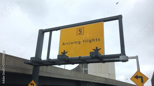 Arriving flights sign at airport 4k photo