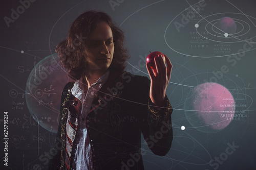 Foto History of science, concept. Isaac Newton with Apple in hand