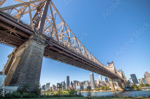 Fototapeta Naklejka Na Ścianę i Meble -  Queensboro Bridge over the East River with the NYC skyline