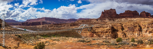 Canvas-taulu The Hite Crossing Bridge is an arch bridge that carries Utah State Route 95 acro