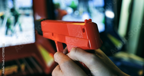 Εκτύπωση καμβά Arcade: Close Up Of Woman Playing Shooting Game