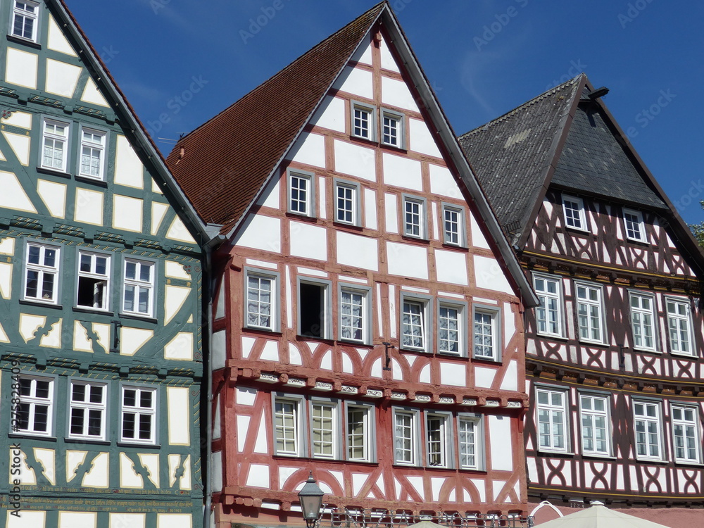 Fototapeta premium Fassaden Fachwerkhäuser am Marktplatz von Grünberg