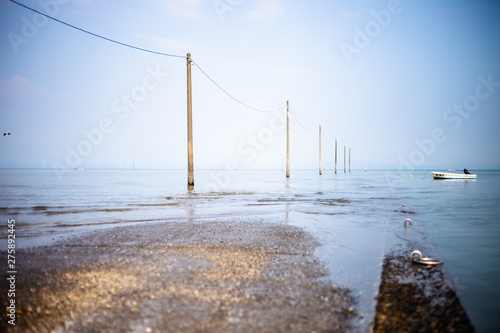 海中の電柱 © 健太 加藤