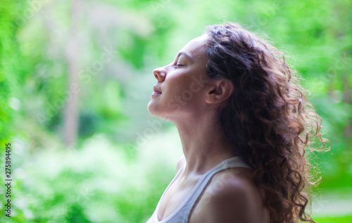 Φωτογραφία Woman breathing fresh air outdoors in summer