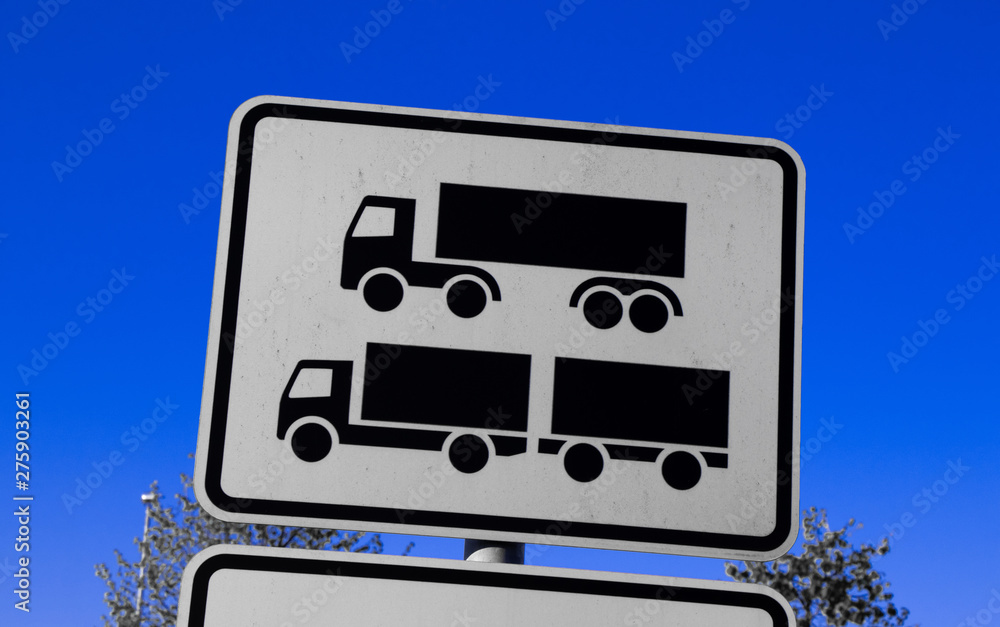 Fototapeta premium LKW-Verkehr