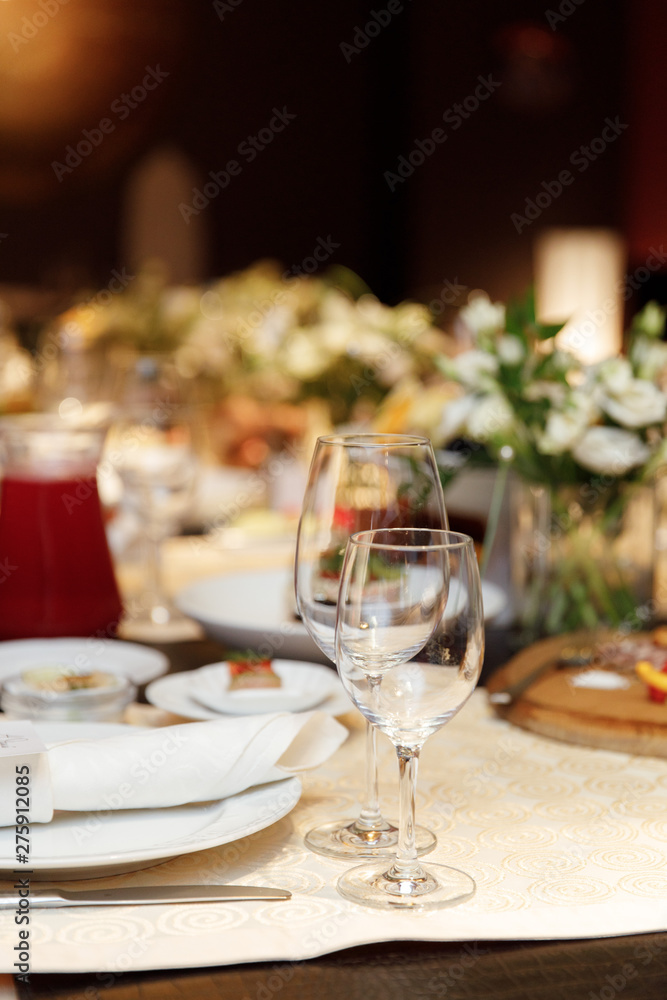 Elegance table set up for dinning room 