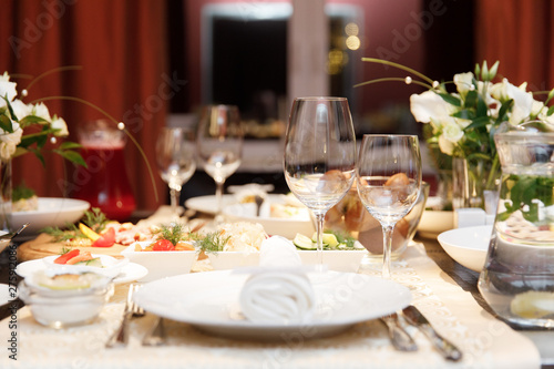 Elegance table set up for dinning room 
