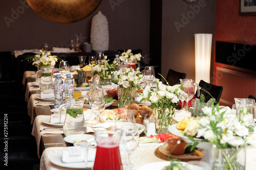 Elegance table set up for dinning room 