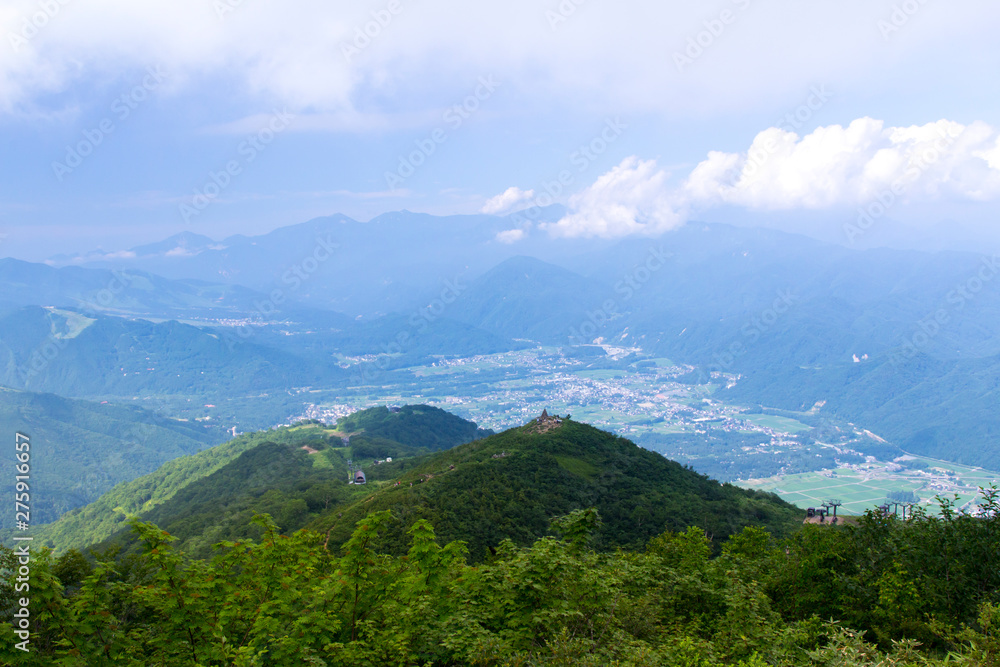 Fototapeta premium 見返り坂からの眺望／白馬五竜高山植物園／長野県白馬村