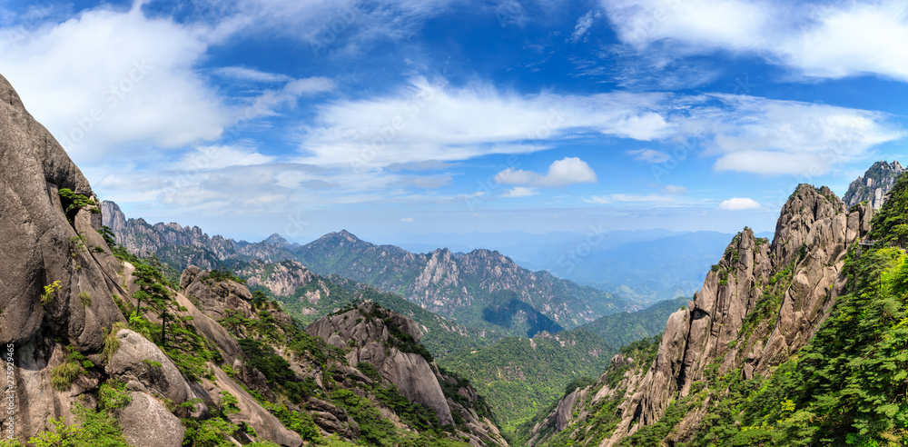 Obraz premium Landscape of Huangshan (Yellow Mountains).UNESCO World Heritage Site.Located in Huangshan,Anhui,China.