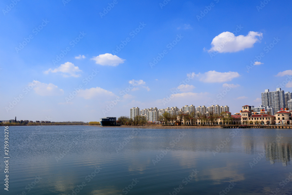 Fototapeta premium Urban Water Park Scenery