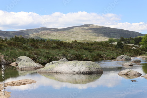 Mont Lozère et rivière