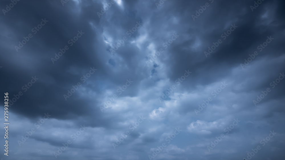 Obraz premium Strom & rainy cloud sky