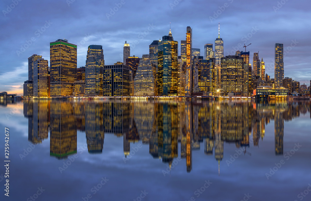 Fototapeta premium Panorama scene of New york Cityscape with Brooklyn Bridge beside the east river at the twilight time, Reflection concept, USA downtown skyline, Architecture and building with tourist concept