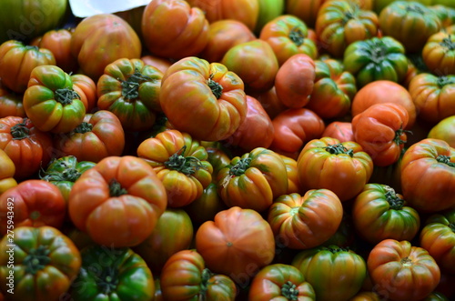 tomates frescos organicos del mercado en valencia